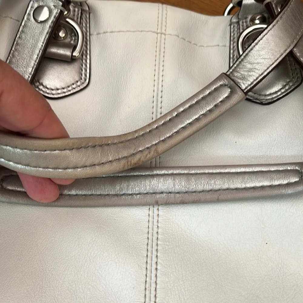 Coach white with silver accent leather shoulder bag, large - Picture 6 of 14